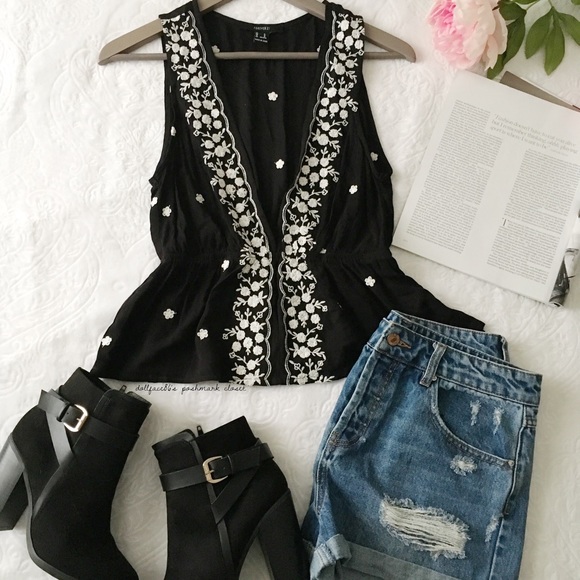 Forever 21 Tops - Boho Black Fitted V-Neck Sleeveless Top